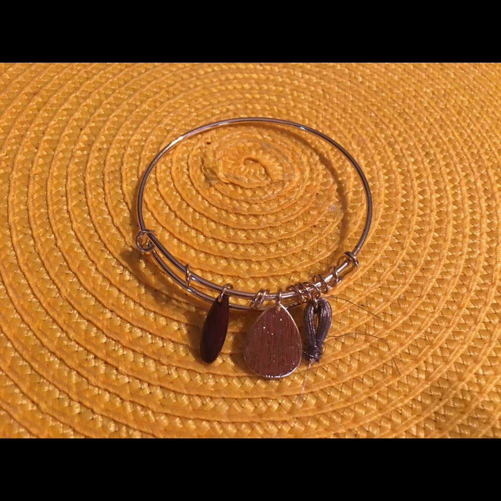 Gold bracelet-never worn